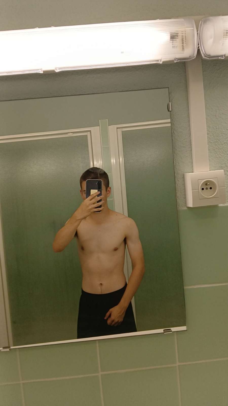 Profil de Perry, 18 ans, Escort gay à Dongio