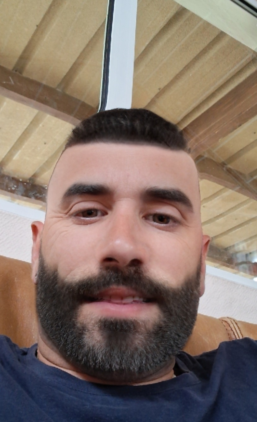 Profil de Walid, 40 ans, Escort gay à Oberschan