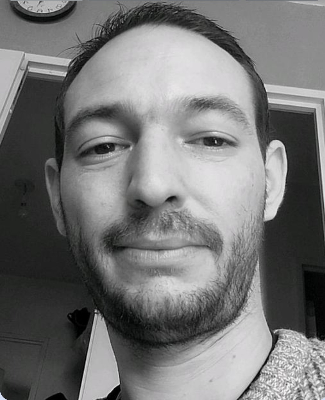 Profil de Santiago, 44 ans, Escort gay à Ocourt