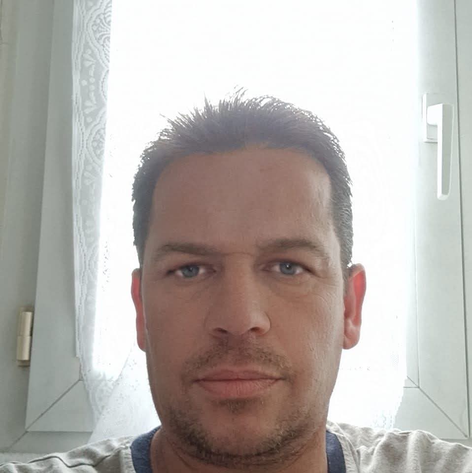 Profil de Oliver, 50 ans, Escort gay à Dardagny