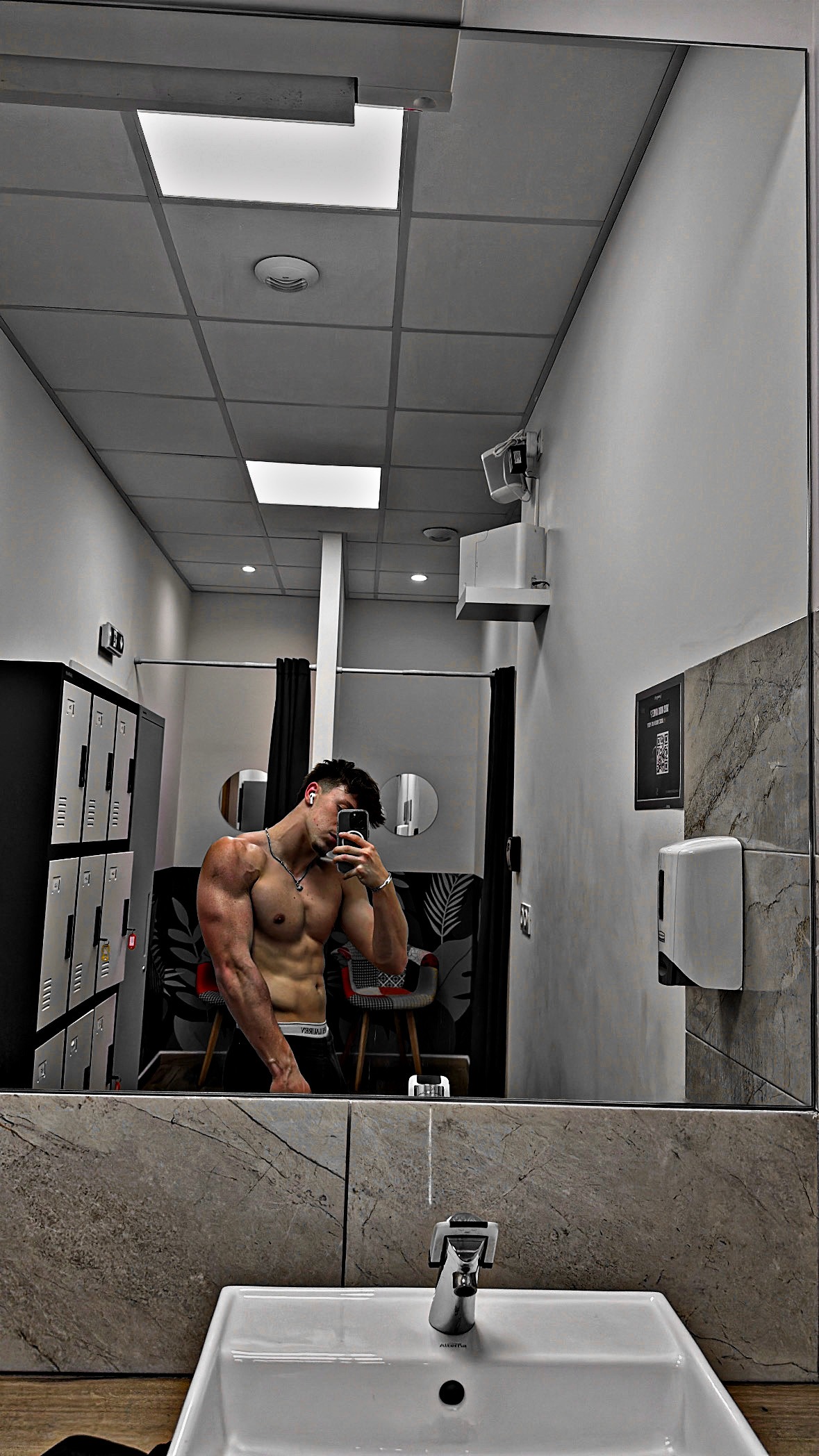 Profil de Yannik, 18 ans, Escort gay à Lodano