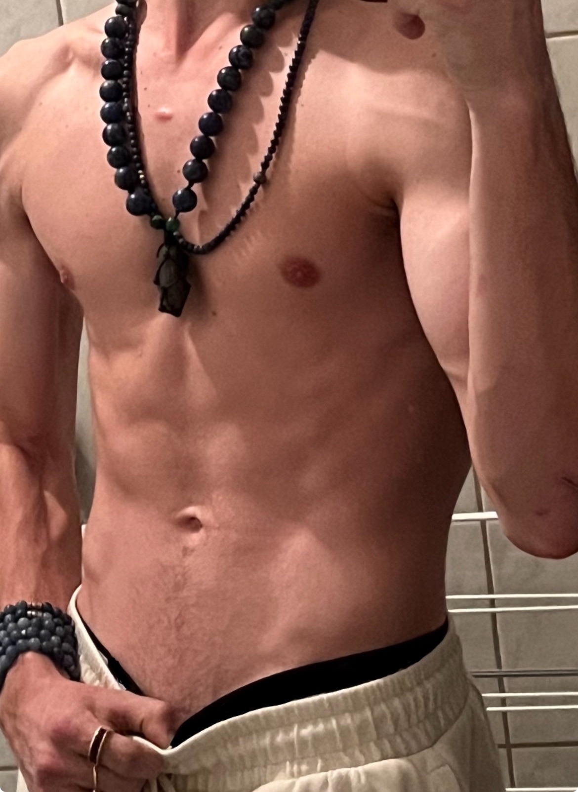 Profil de Foued, 21 ans, Escort gay à Boppelsen