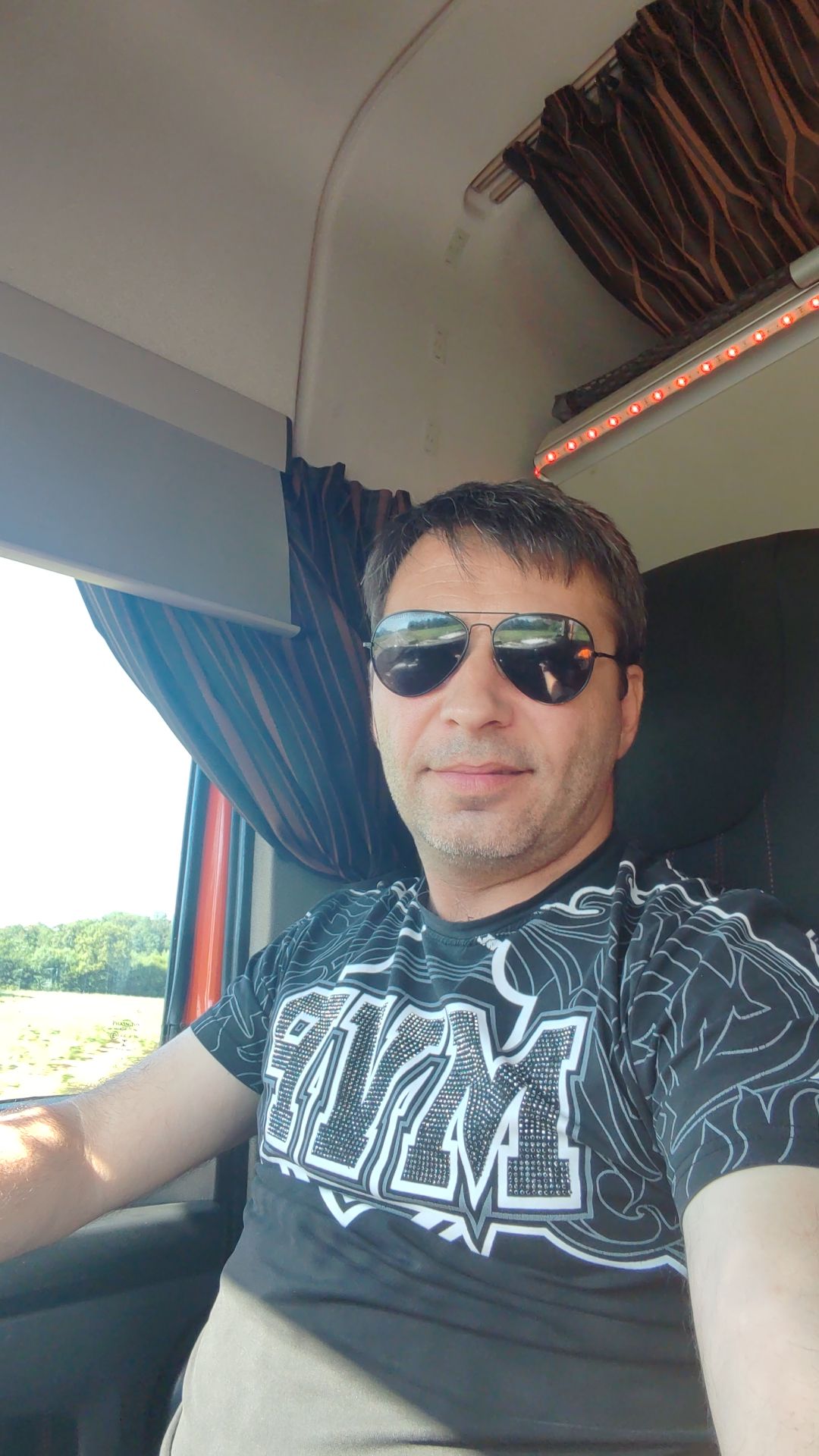 Profil de Yvane, 48 ans, Escort gay à Sassel