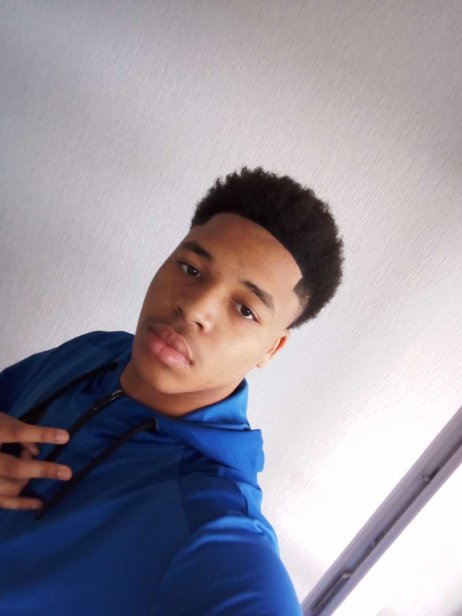 Profil de Tsiky, 22 ans, Escort gay à Scherz