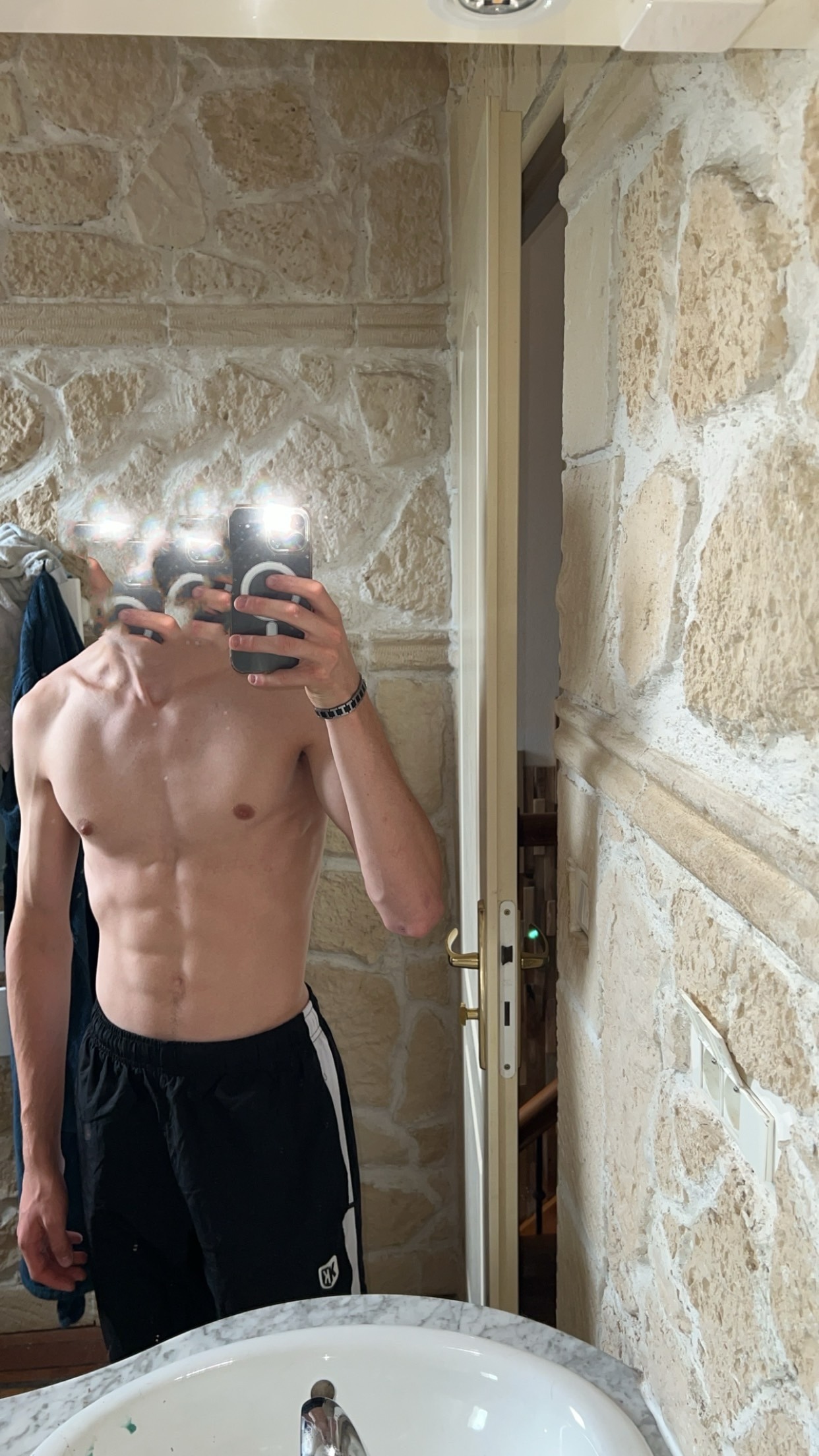 Profil de Muaz, 21 ans, Escort gay à Sassel