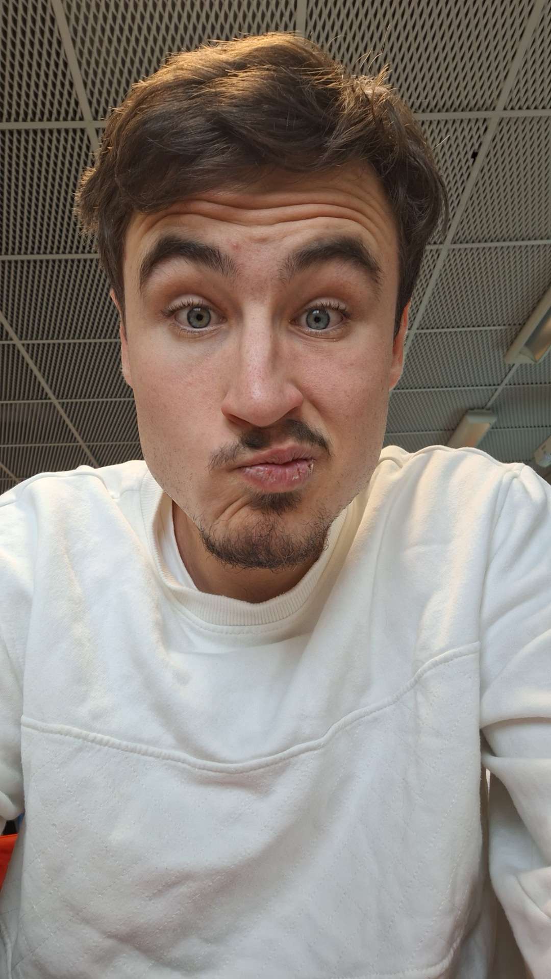 Profil de Cornelius, 18 ans, Escort gay à Gruben