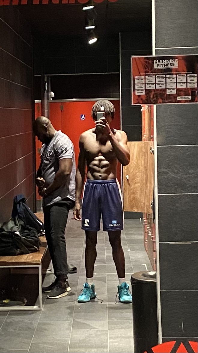 Profil de Allassane, 24 ans, Escort gay à Arnegg