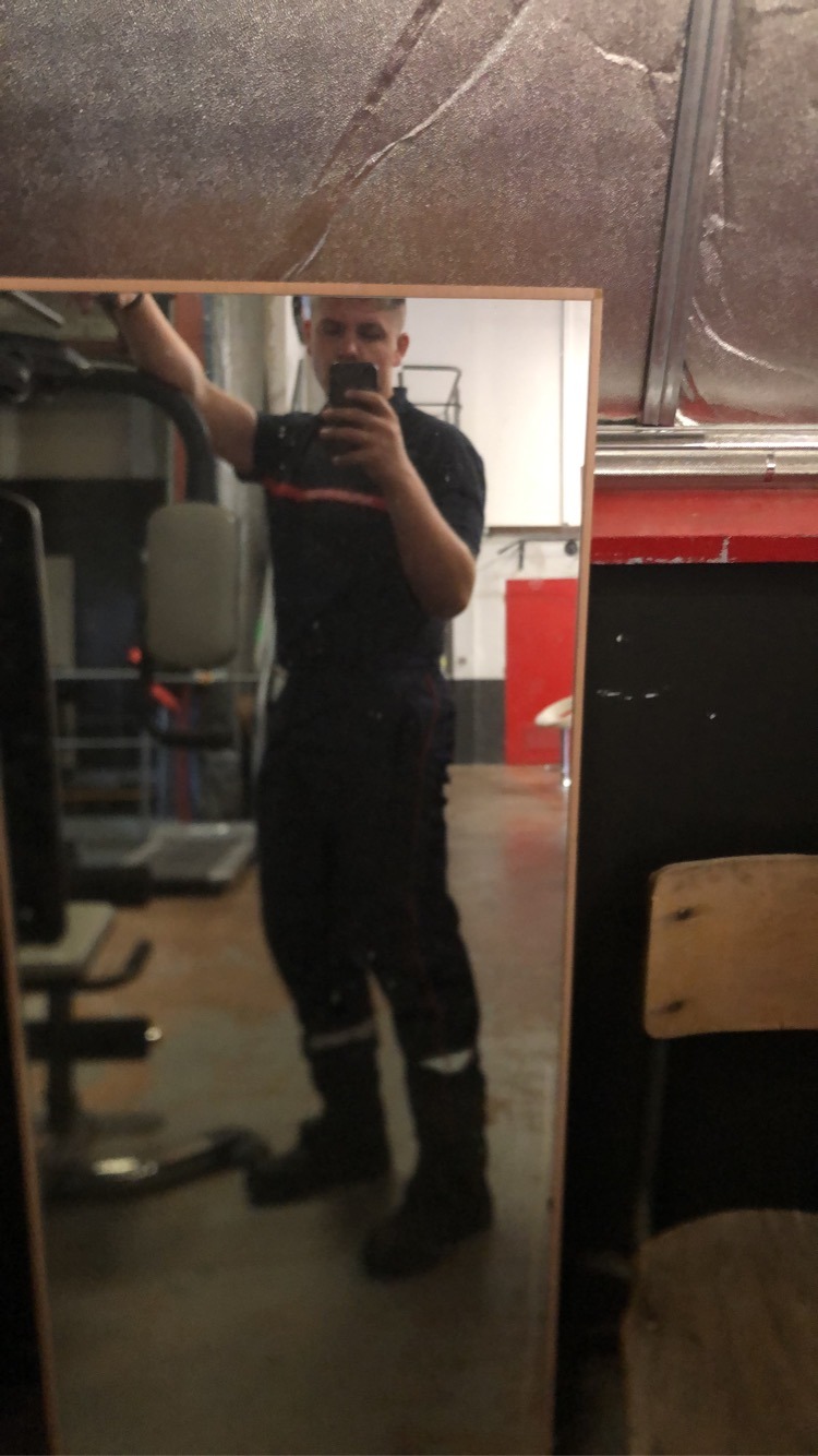 Profil de Badis, 21 ans, Escort gay à Montricher
