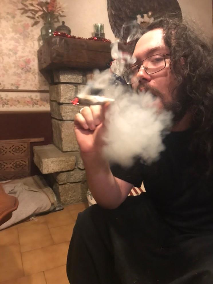Profil de Fehd, 19 ans, Escort gay à Gampelen