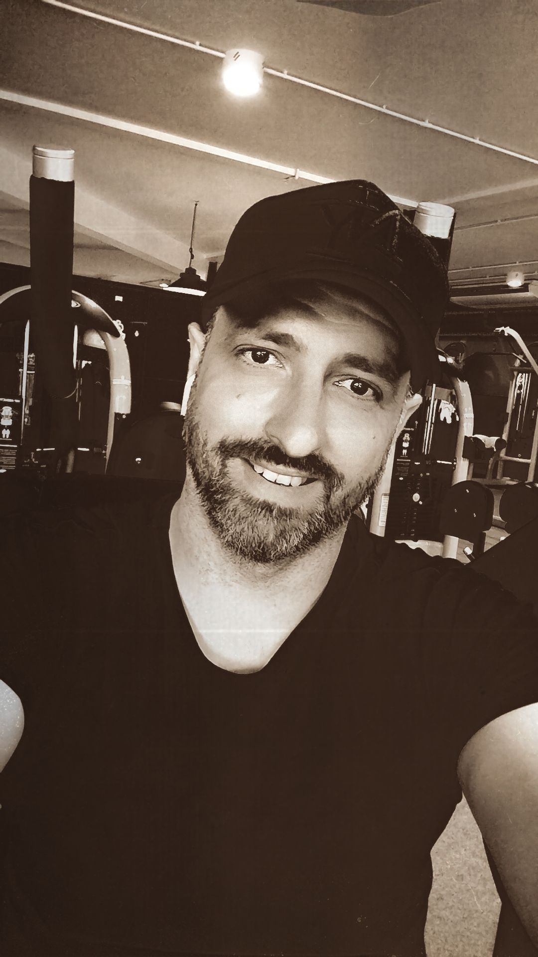 Profil de Yunes, 41 ans, Escort gay à Grancy