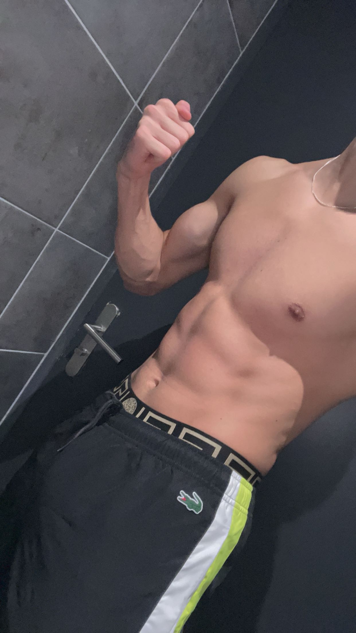 Profil de Amirouche, 21 ans, Escort gay à Schuders