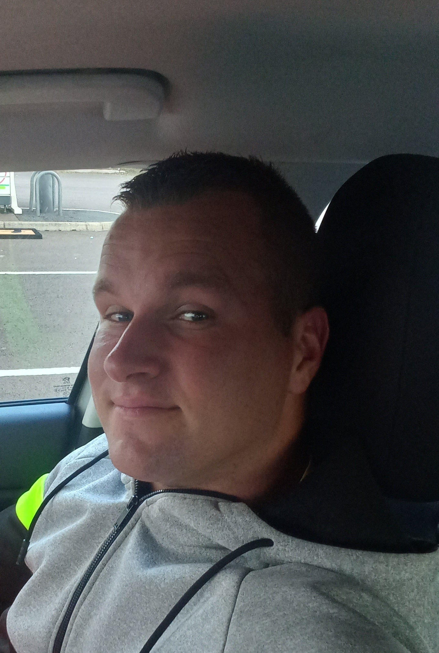Profil de Elamine, 28 ans, Escort gay à Unterbach BE