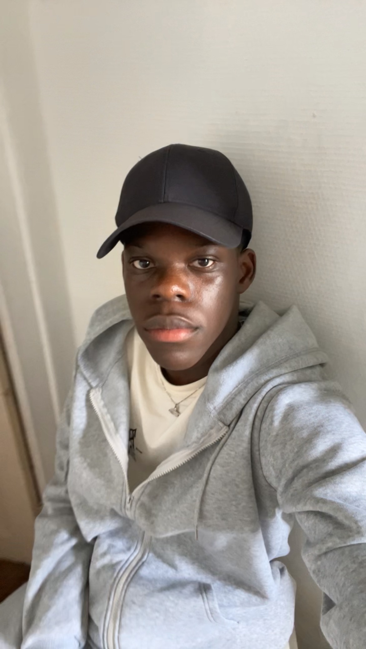 Profil de Hassen, 19 ans, Escort gay à Castrisch