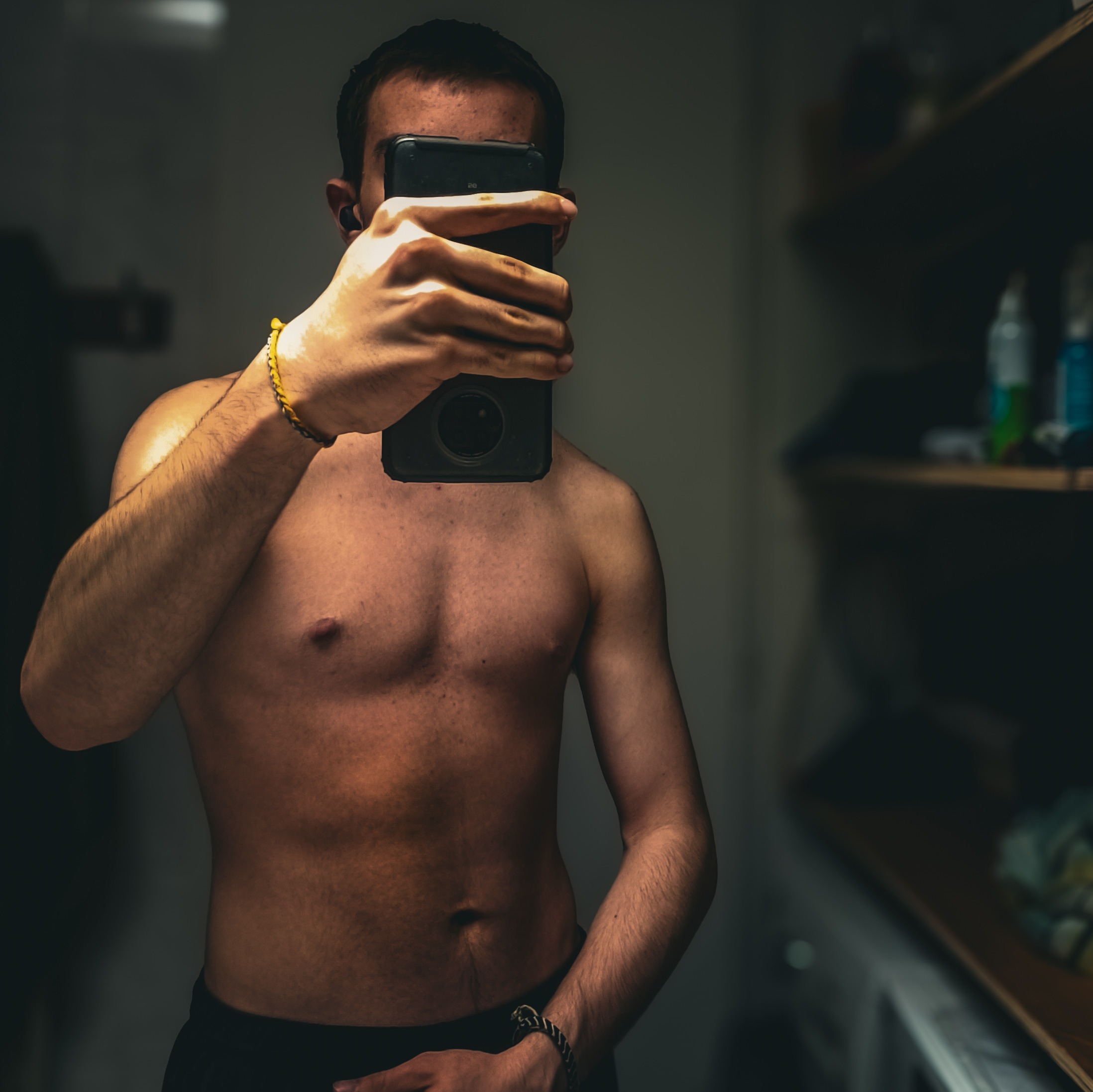 Profil de Manoe, 19 ans, Escort gay à Romanens
