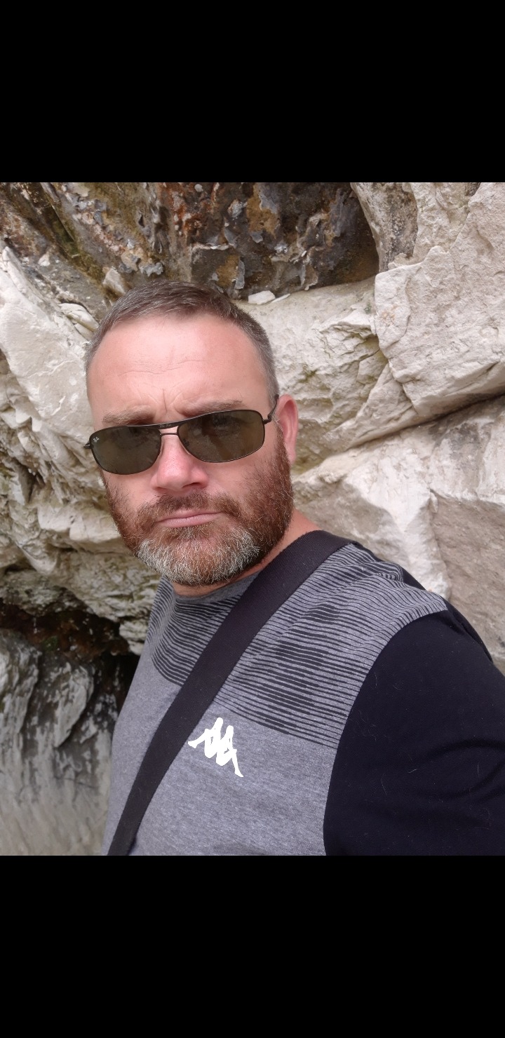 Profil de Djael, 50 ans, Escort gay à Uttigen