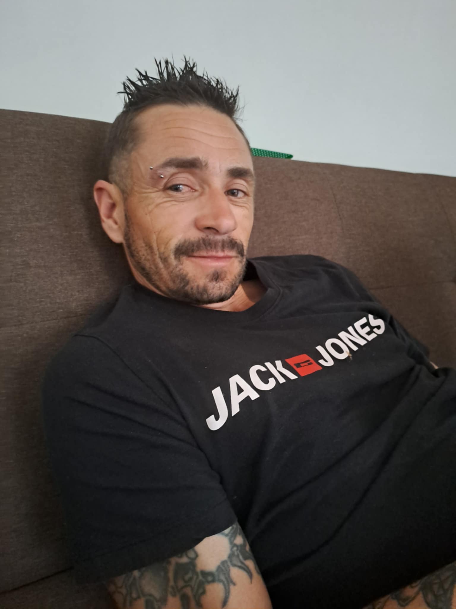 Profil de Djamil, 42 ans, Escort gay à Gampelen