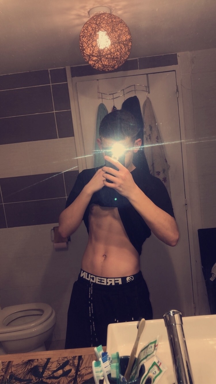 Profil de Tibo, 21 ans, Escort gay à Sassel