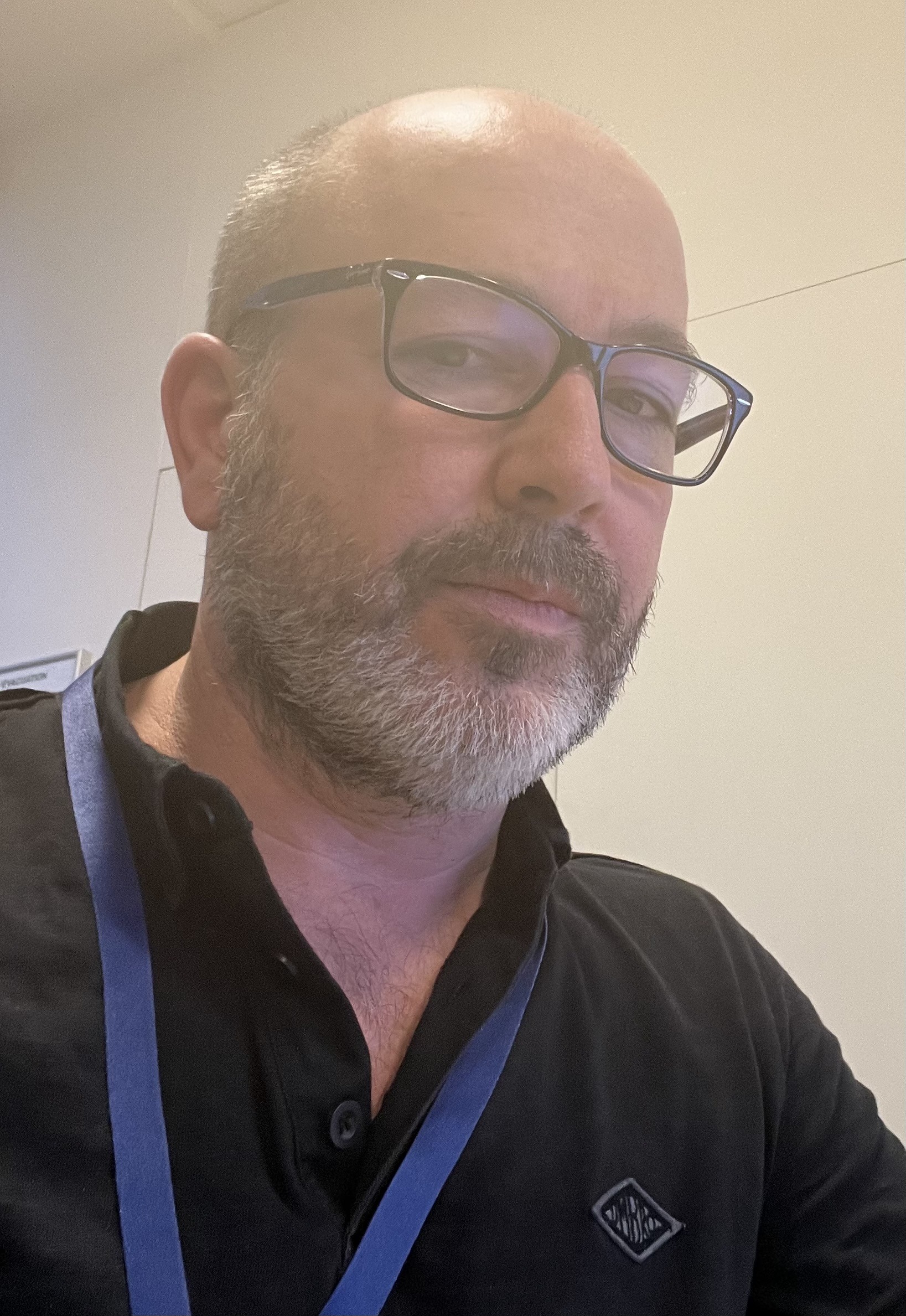 Profil de Elyott, 53 ans, Escort gay à Scheid