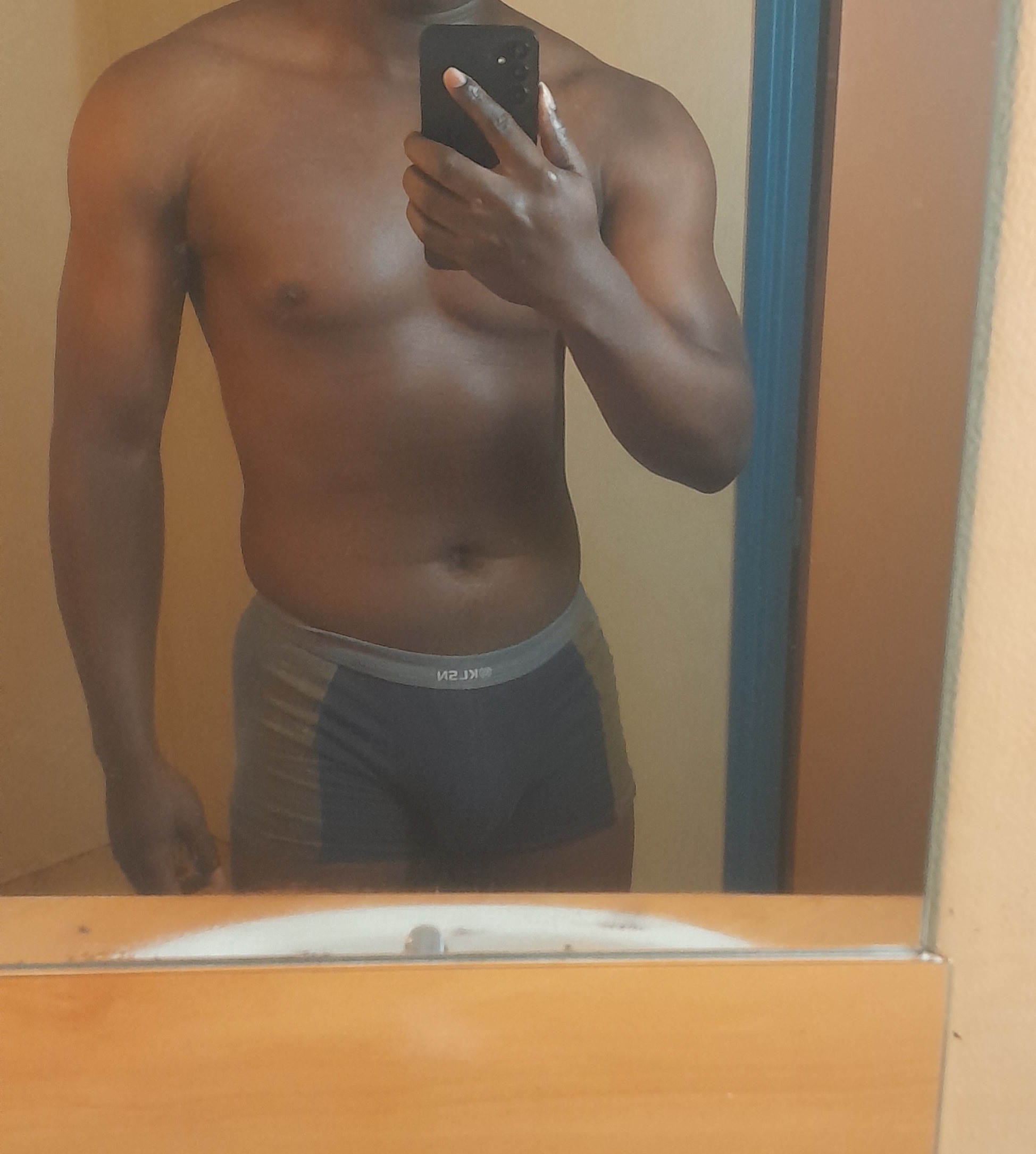 Profil de Tomeo, 22 ans, Escort gay à Boppelsen