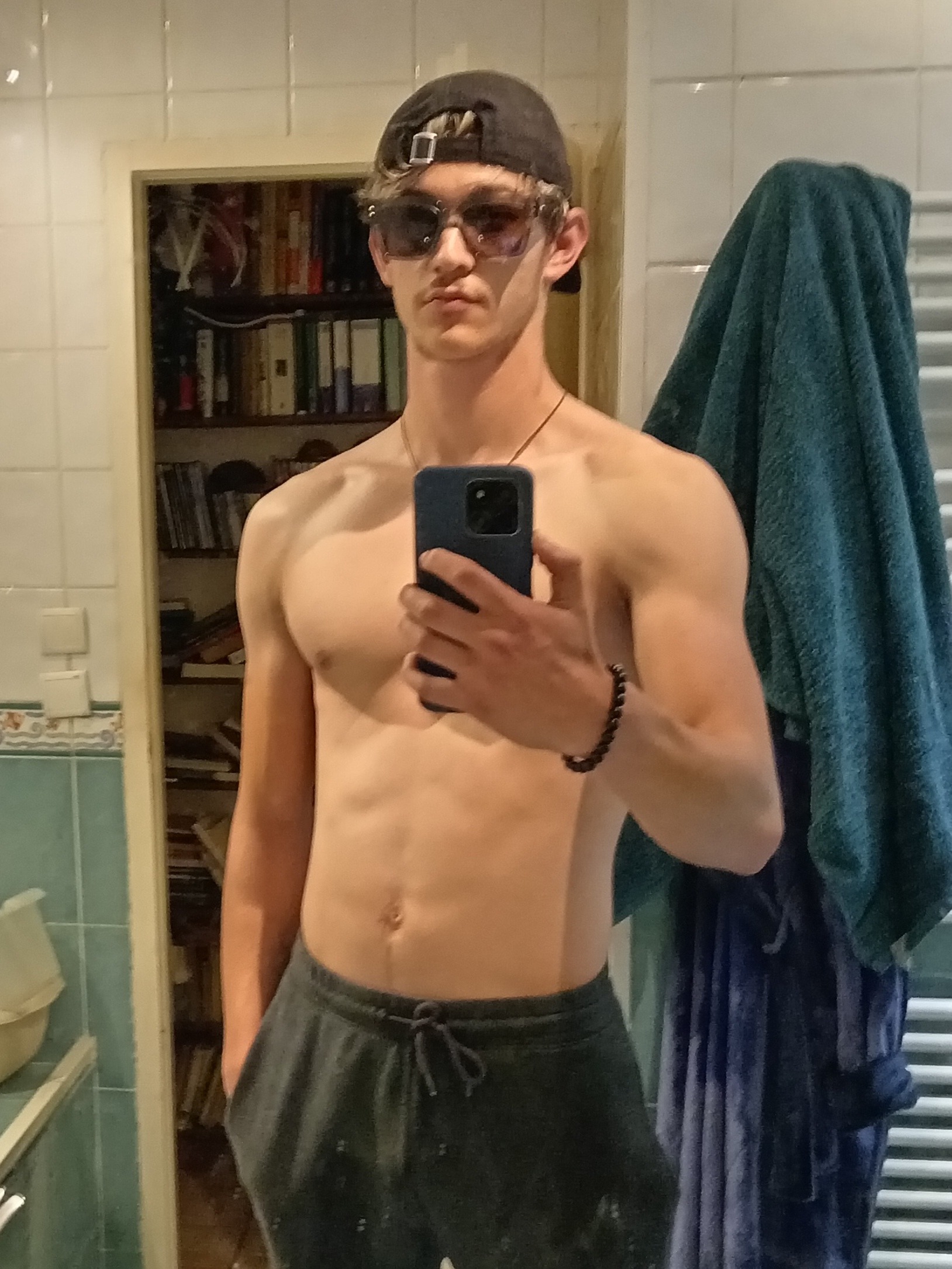 Profil de Abdeljallil, 18 ans, Escort gay à Remetschwil
