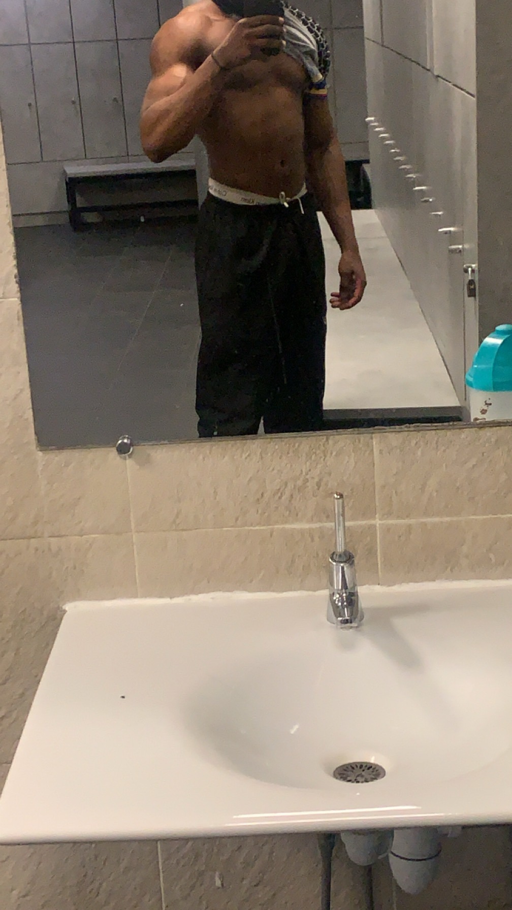 Profil de Dragoslav, 20 ans, Escort gay à Wald ZH