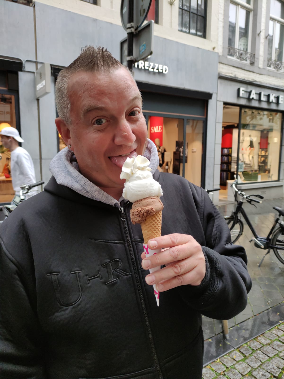 Profil de Kinan, 50 ans, Escort gay à Neschwil