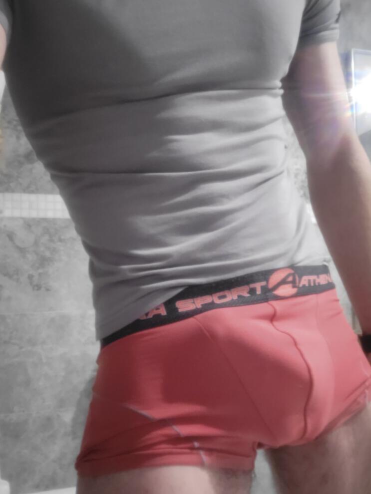 Profil de Imam, 39 ans, Escort gay à Scheid