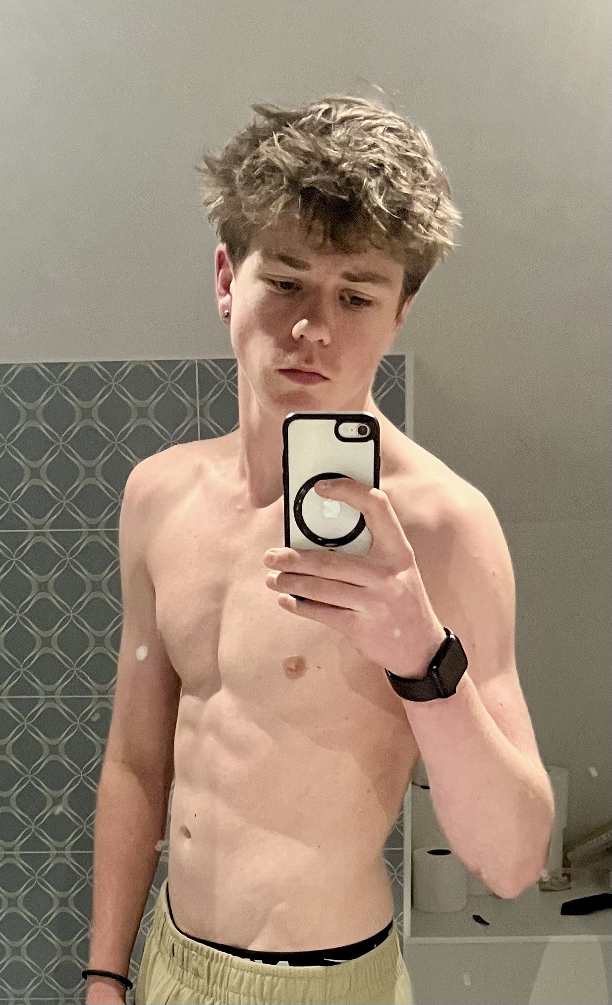 Profil de Sainte-rose, 19 ans, Escort gay à Ocourt