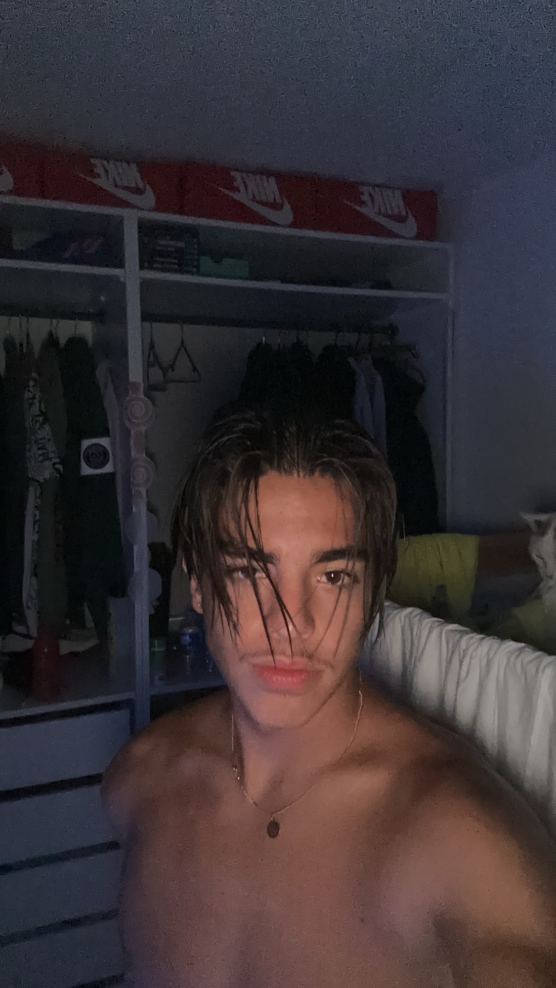 Profil de Efisio, 18 ans, Escort gay à Birgisch